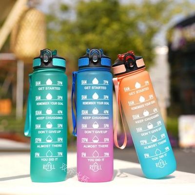 주문 휴대용 유출 방지 스포츠 물병 32온스 재사용 물병 동기 부여 시간 표시기와 휴대 벨트 독성 없는 인간화 디자인 online manufacture