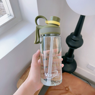가벼운 650ml 850ml 큰 용량 로고 피트니스 가용 플라스틱 물병 여행용 휴대용 물병 밀폐 및 누출 방지