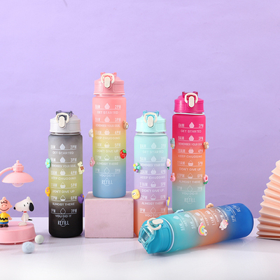 가벼운 550/750/1000ML 기울기 색상 플라스틱 동기부여 물병 세트 4 Bpa 무료 휴대용 플라스틱 물병 세트 OEM ODM 서비스 제공