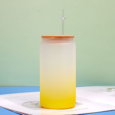 가벼운 색의 보로실리케이트 유리 스무시 텀블러와 빨대 18 온스 유리 물병 다채로운 재사용 유리 컵 유리 가구 세트 4 팩